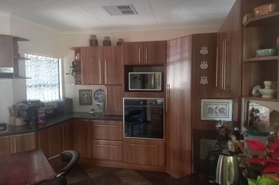 3 Bedroom Property for Sale in Roylglen Gardens Northern Cape